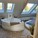 Wellness Mit Whirlpool Am Stadtrand Von Apartamento