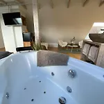 Wellness Mit Whirlpool Am Stadtrand Von