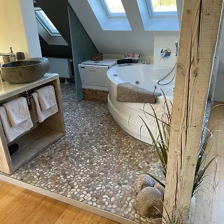 Wellness Suiten Mit Whirlpool Am Stadtrand Von Essen 아파트