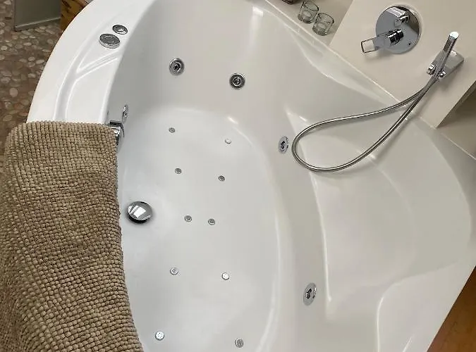 Wellness Mit Whirlpool Am Stadtrand Von Διαμέρισμα Έσσεν