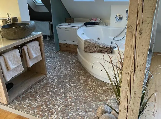 Wellness Mit Whirlpool Am Stadtrand Von Apartment