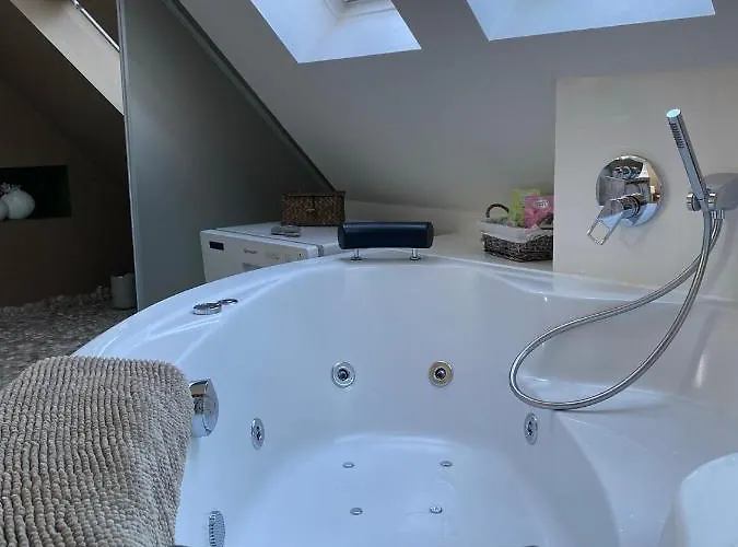 Διαμέρισμα Wellness Mit Whirlpool Am Stadtrand Von *