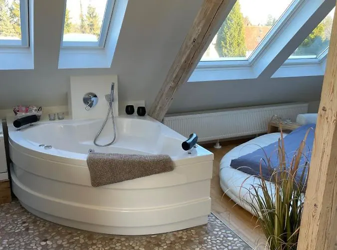 Wellness Mit Whirlpool Am Stadtrand Von Apartment