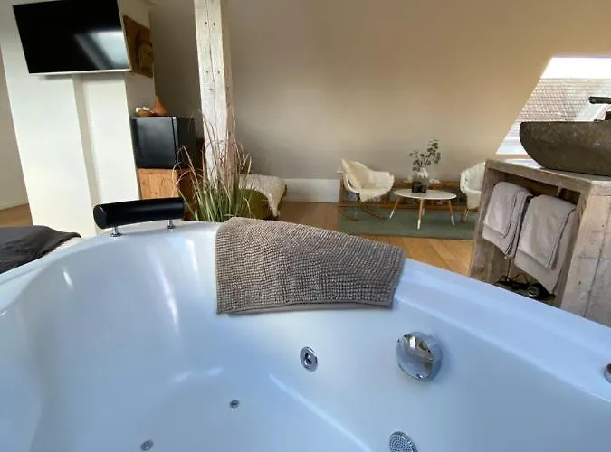 Wellness Mit Whirlpool Am Stadtrand Von