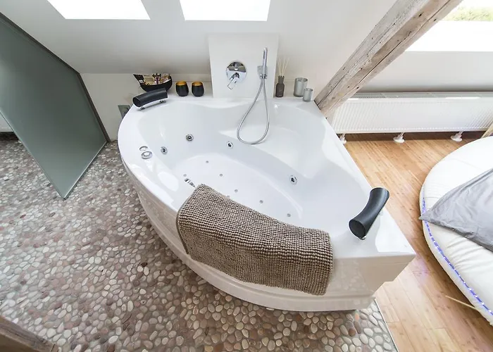 Wellness Mit Whirlpool Am Stadtrand Von Appartement *