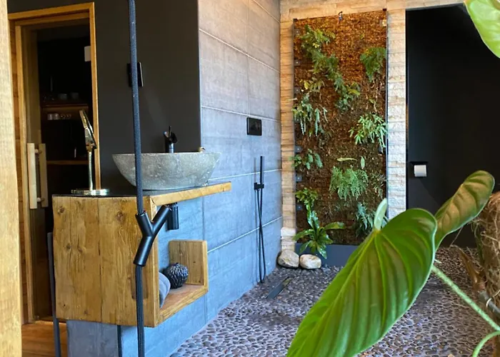 Wellness Mit Whirlpool Am Stadtrand Von Διαμέρισμα