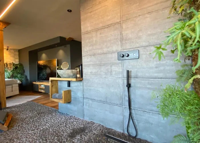 Wellness Mit Whirlpool Am Stadtrand Von Έσσεν